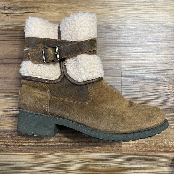 UGG Boots - Picture 3 of 11